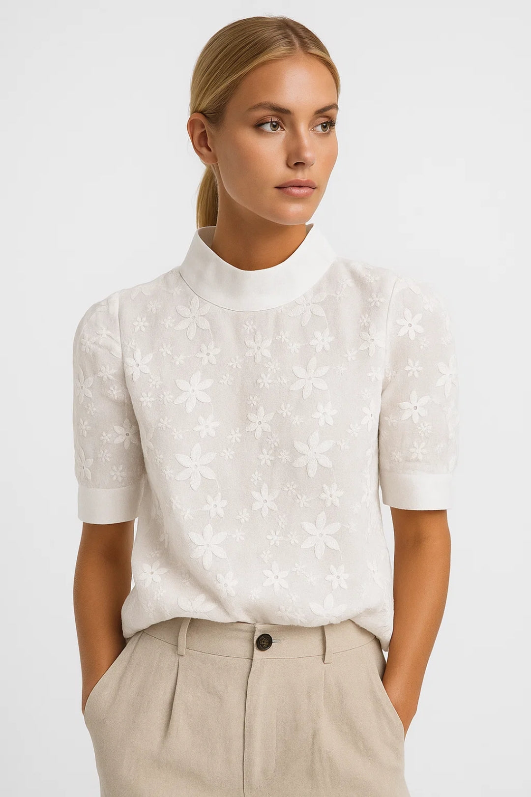 Camisa bordada blanca de manga corta para mujer