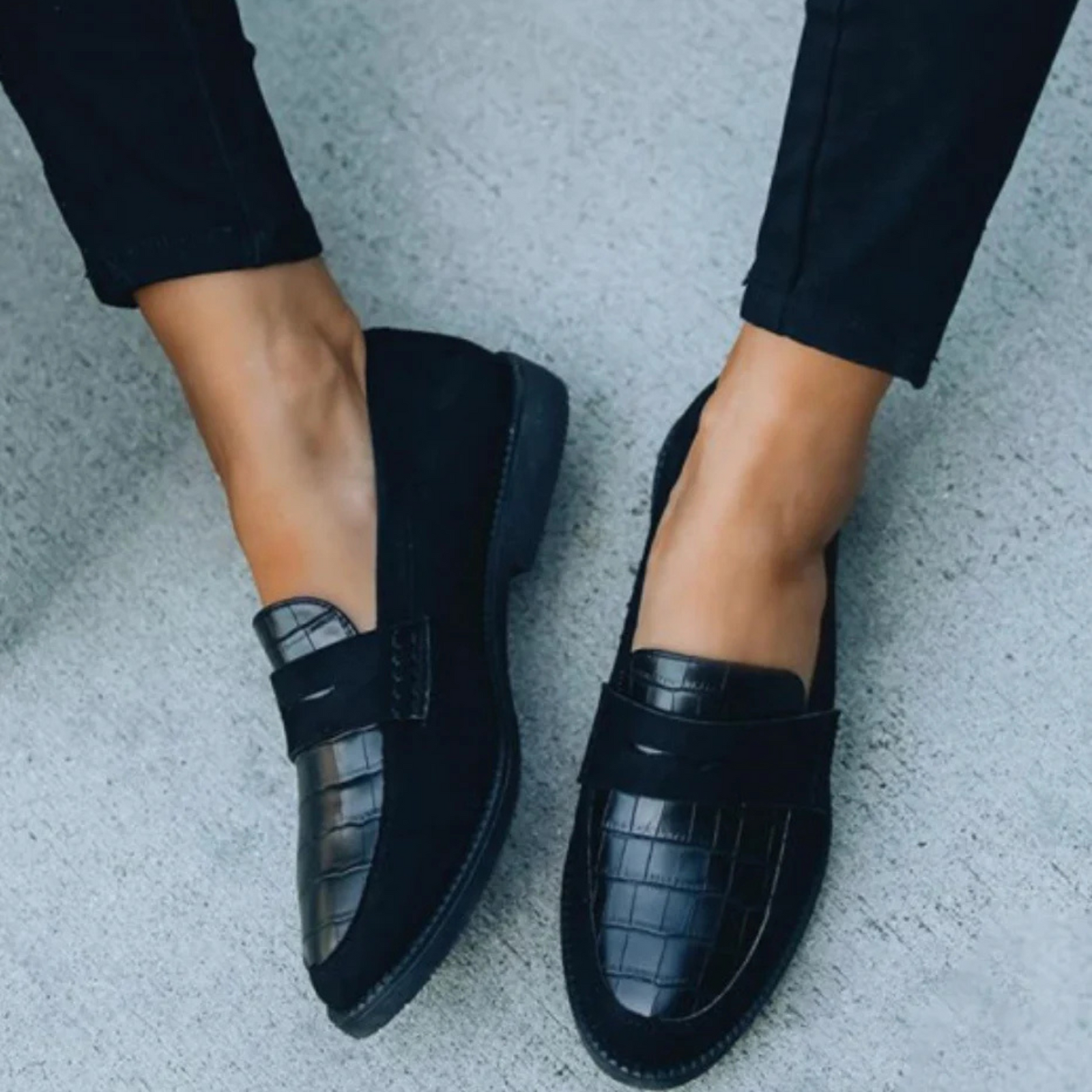 Mocasines negros de piel para mujer