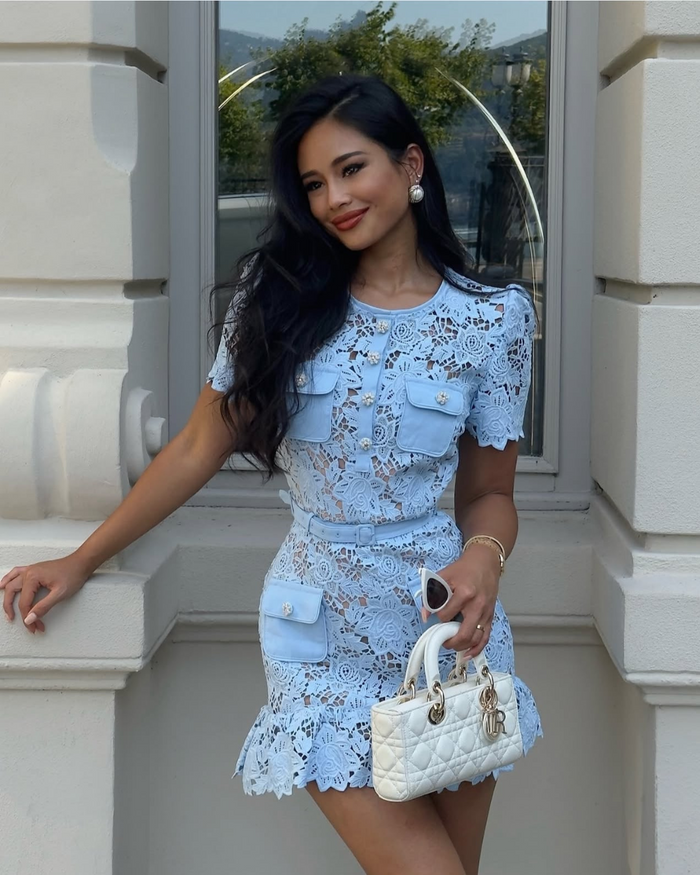 Romy | Vestido corto de encaje floral con botones