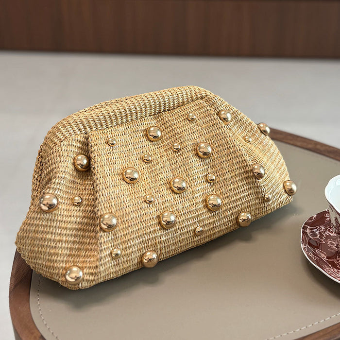 Rowana | Clutch trenzado con tachuelas y cadena
