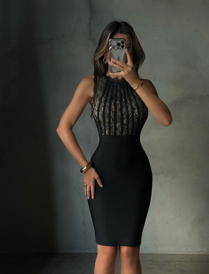 Roxanne | Vestido corto de encaje con cuello alto