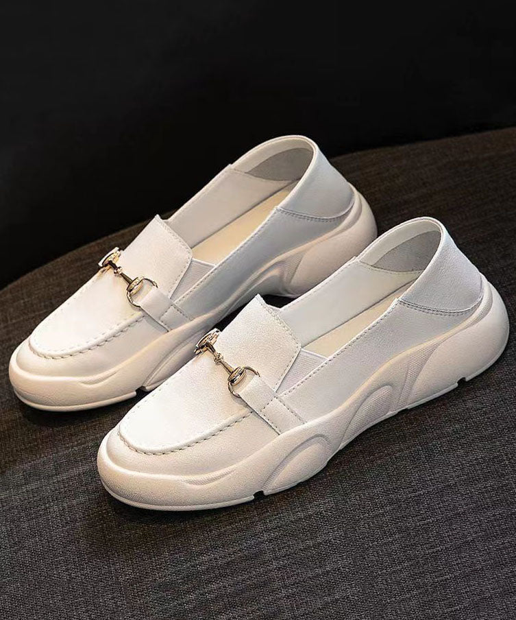 Mocasines blancos cómodos de piel para mujer
