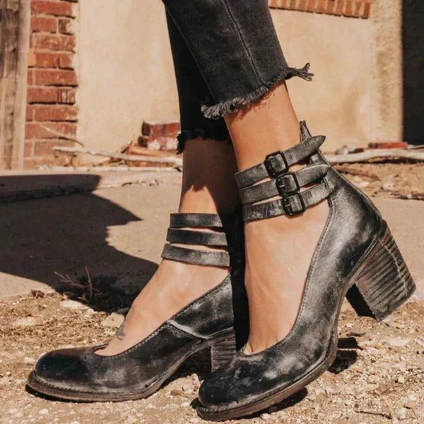 Fashion | Zapato con correa al tobillo de piel