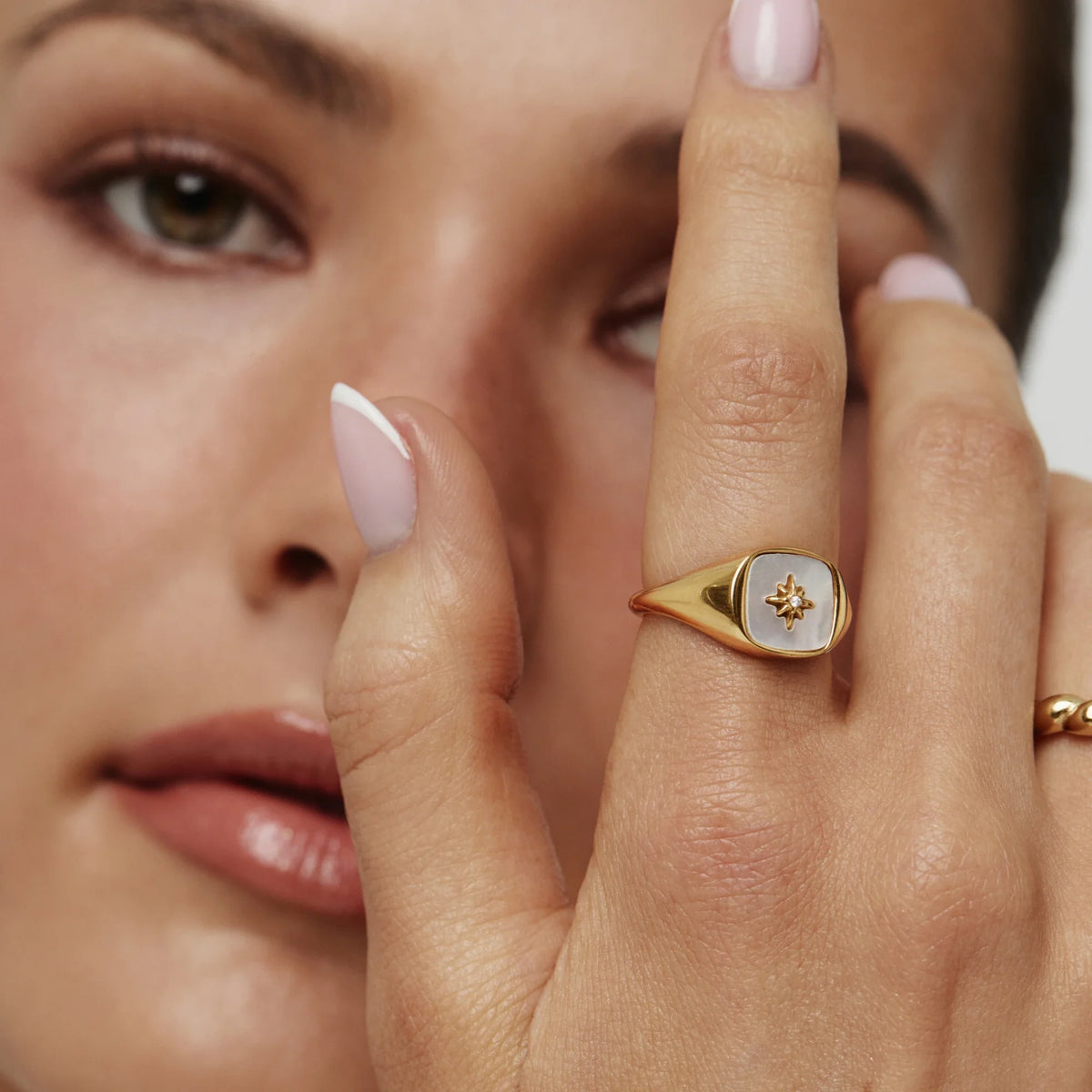 Mother of Pearl Star Signet Ring