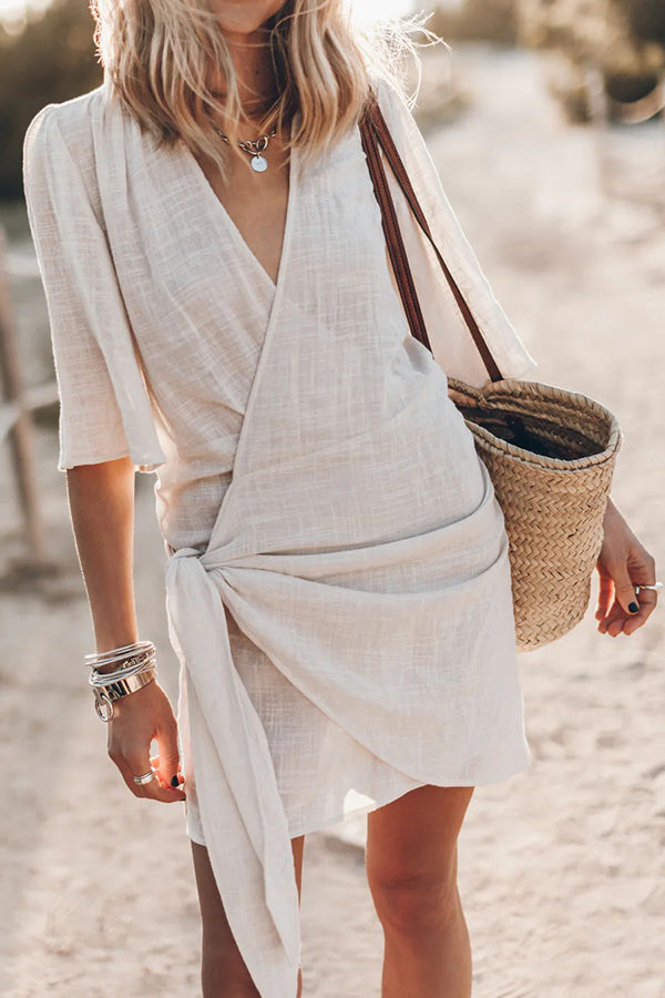 Vestido mini de escote de pico cruzado de manga corta para mujer