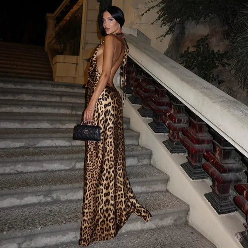 Anya | Vestido largo halter de leopardo con espalda descubierta