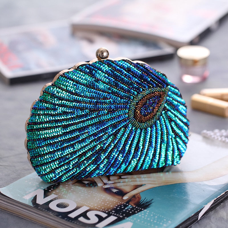 Astrid | Clutch rígido con pedrería y motivo de pavo real