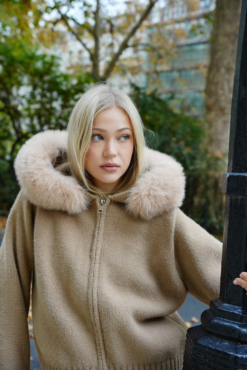 Aubri | Chaqueta de punto con capucha y pelo sintético