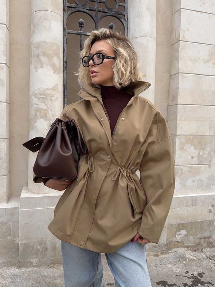 Brenda | Chaqueta utility con cuello alto y cintura ajustable