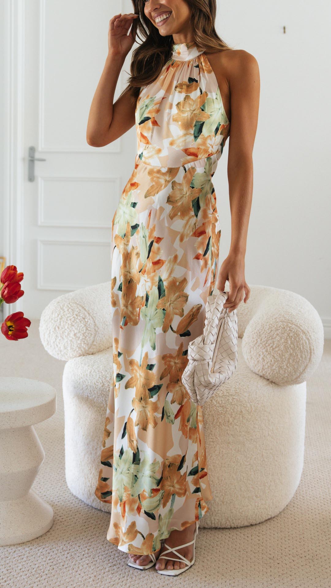 Ember | Vestido largo halter de flores con espalda abierta