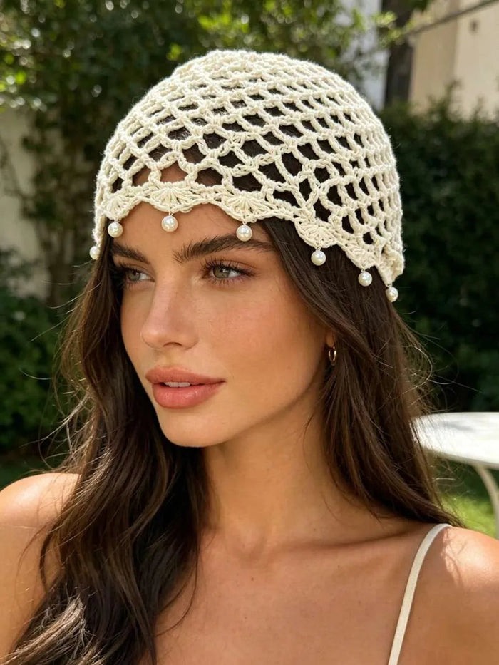Joy | Gorro de crochet con perlas y borde festoneado