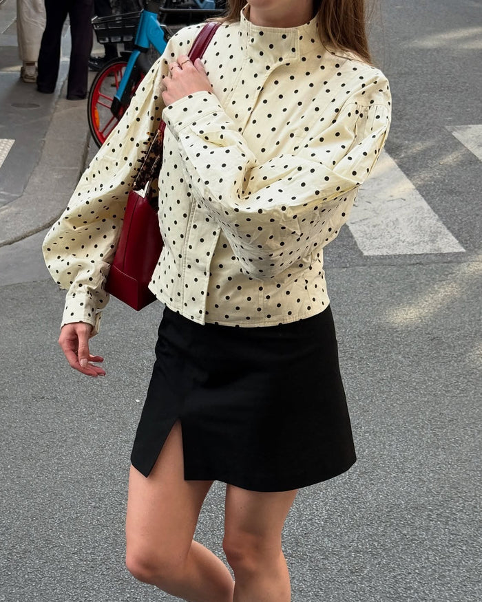 Krista | Chaqueta de lunares con cuello alto y manga abullonada