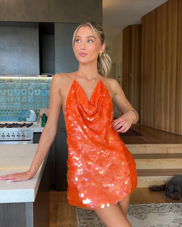 Livia | Vestido corto halter de lentejuelas con espalda abierta