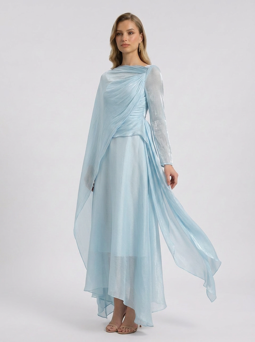 Madelyn | Vestido largo drapeado con capa y bajo asimétrico