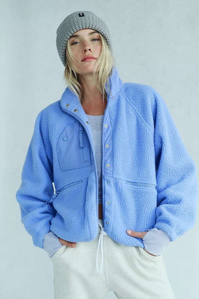 Regine | Chaqueta corta de borreguito con botones