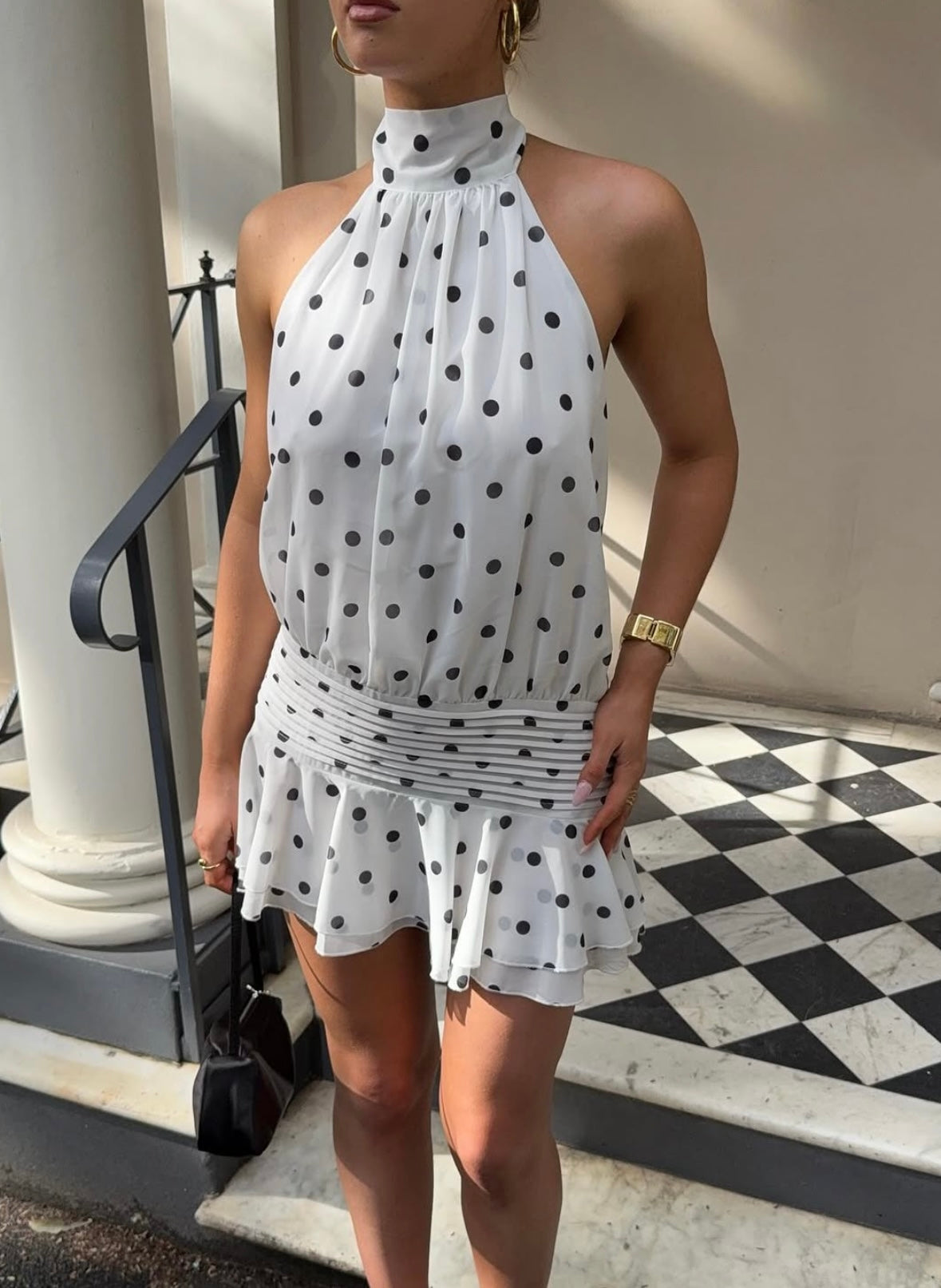 River | Vestido corto halter de lunares con cuello alto