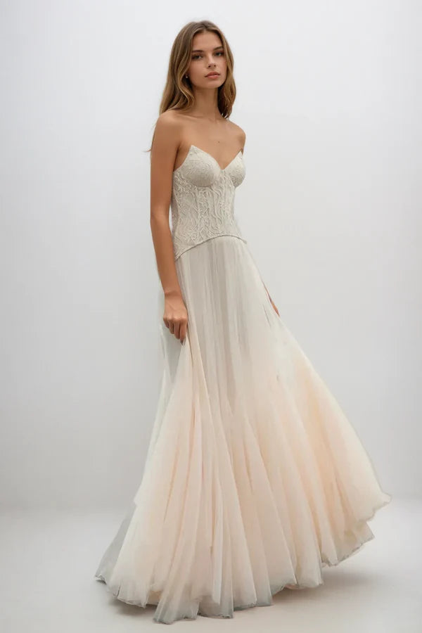 Tabitha | Vestido largo de tul con cuerpo de corsé y encaje